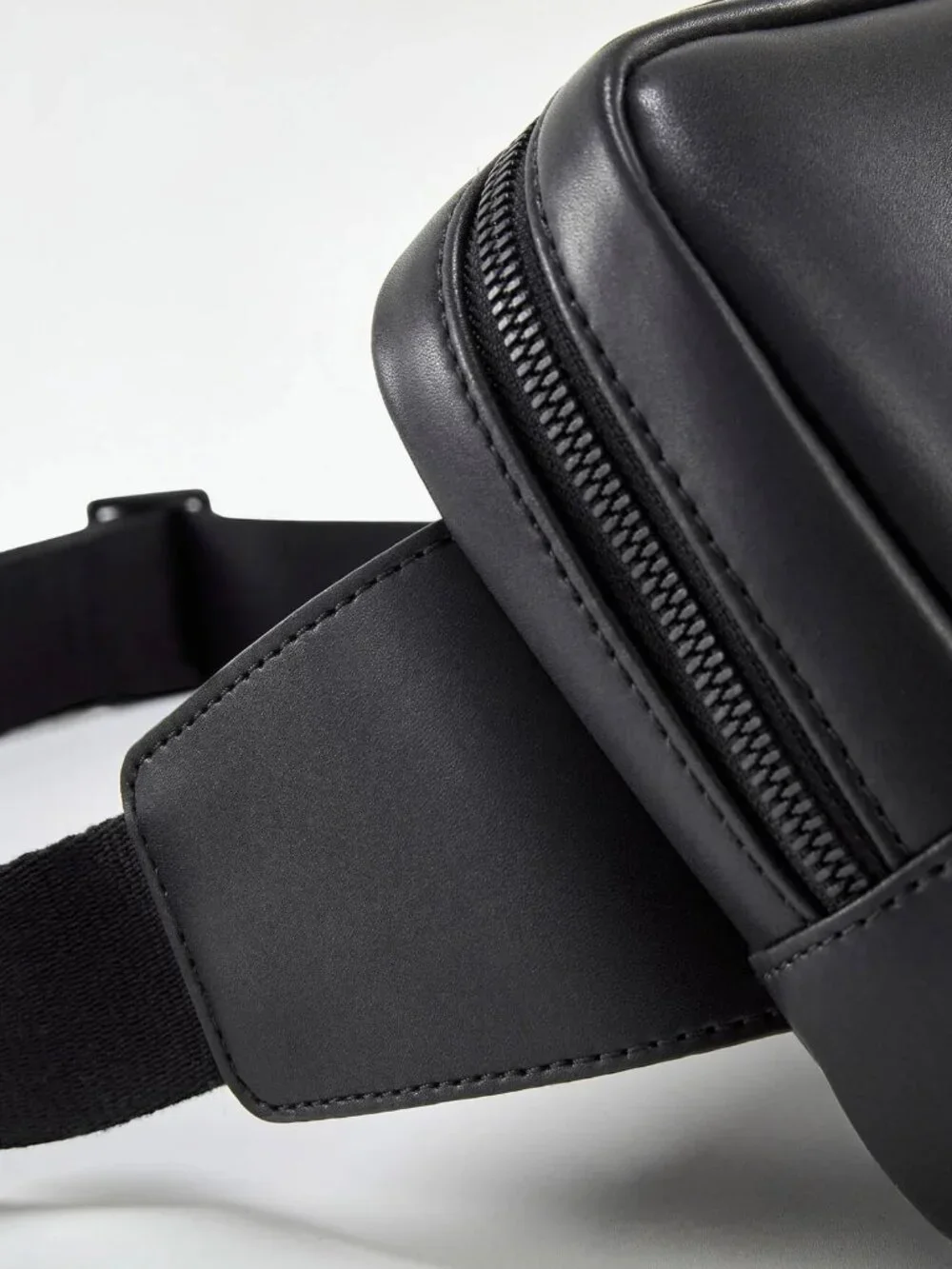 Nex Voyager Crossbody - Obsidian